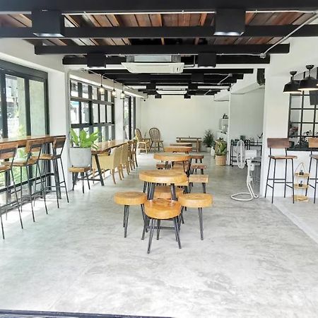 Stay Here Hostel Чіангмай Екстер'єр фото